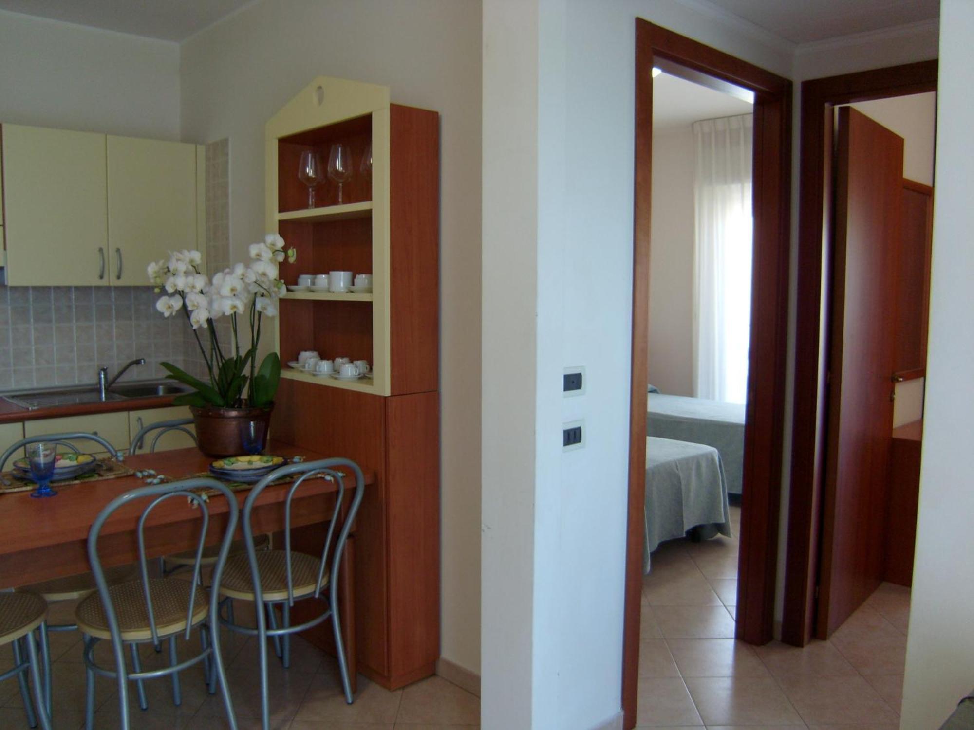 Residence Torre Del Mar Alba Adriatica Habitación foto