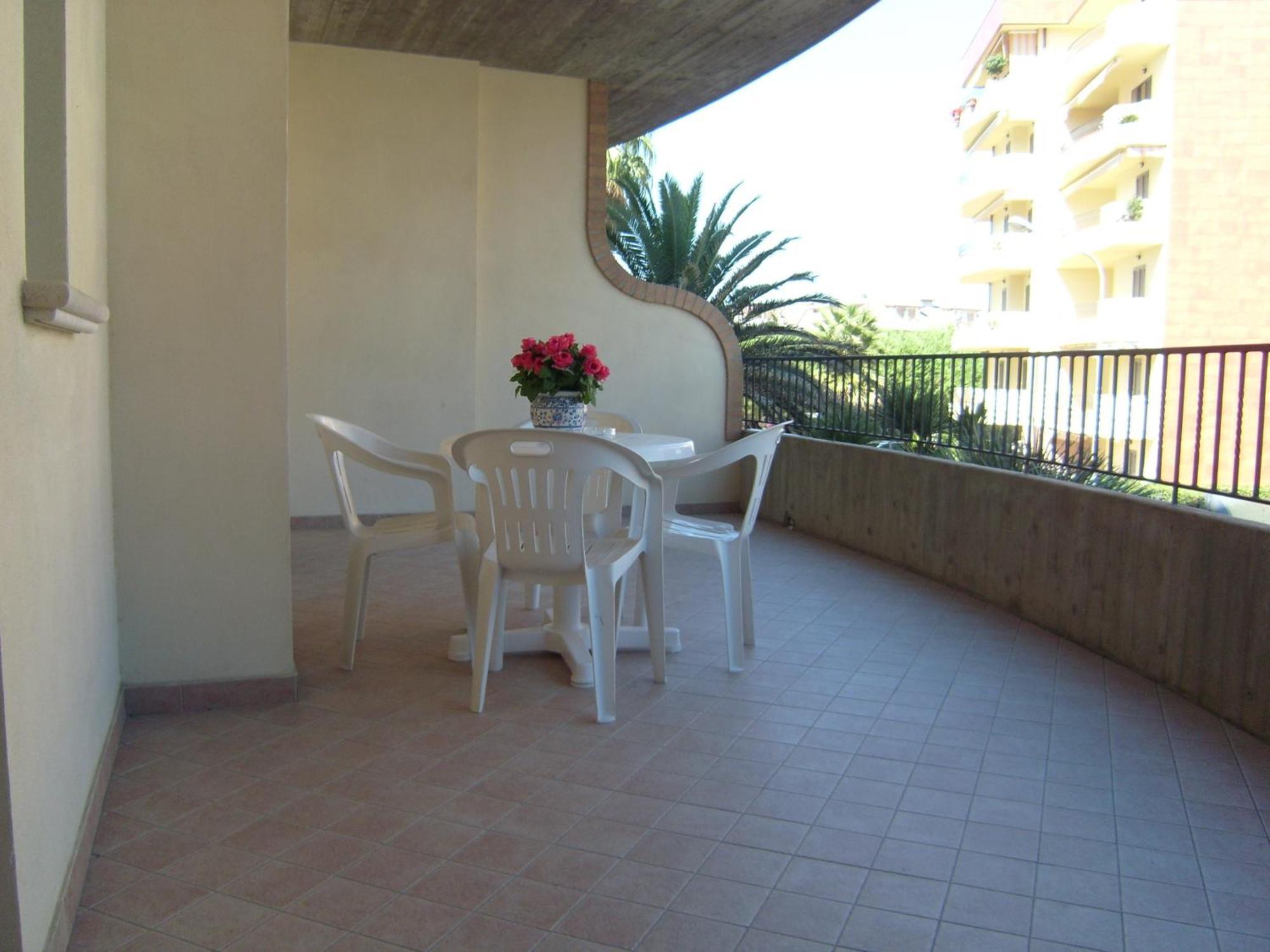 Residence Torre Del Mar Alba Adriatica Habitación foto