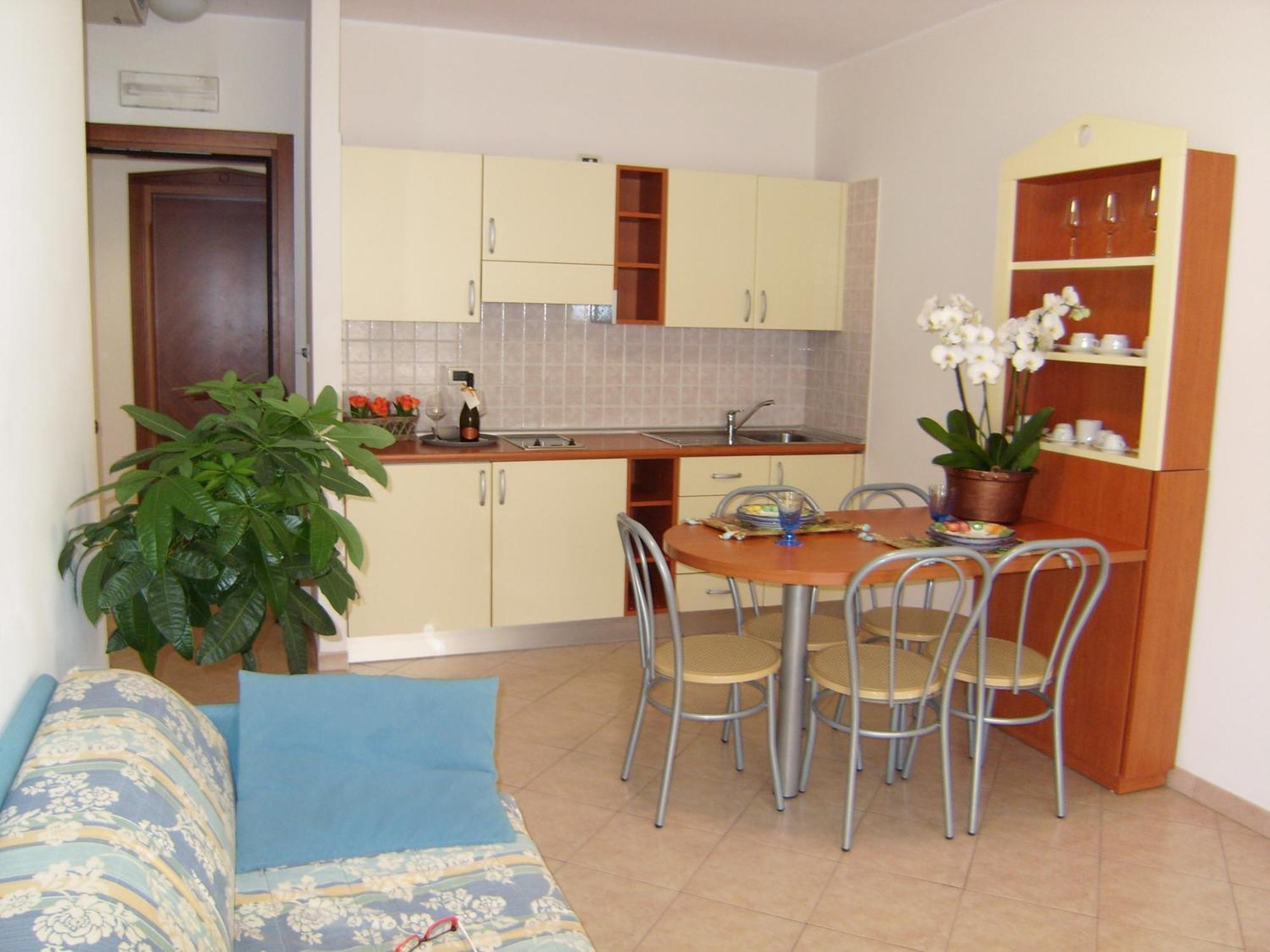 Residence Torre Del Mar Alba Adriatica Habitación foto