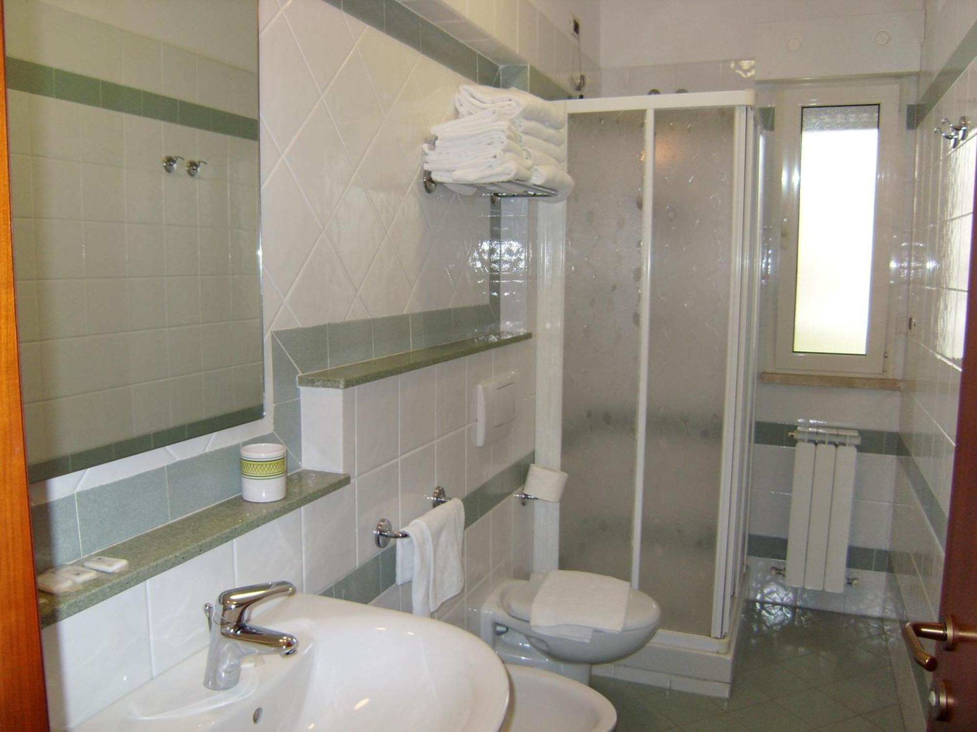 Residence Torre Del Mar Alba Adriatica Habitación foto