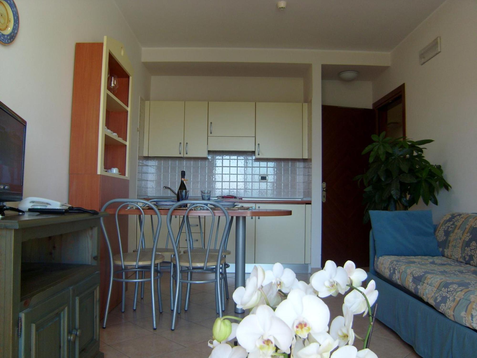 Residence Torre Del Mar Alba Adriatica Habitación foto