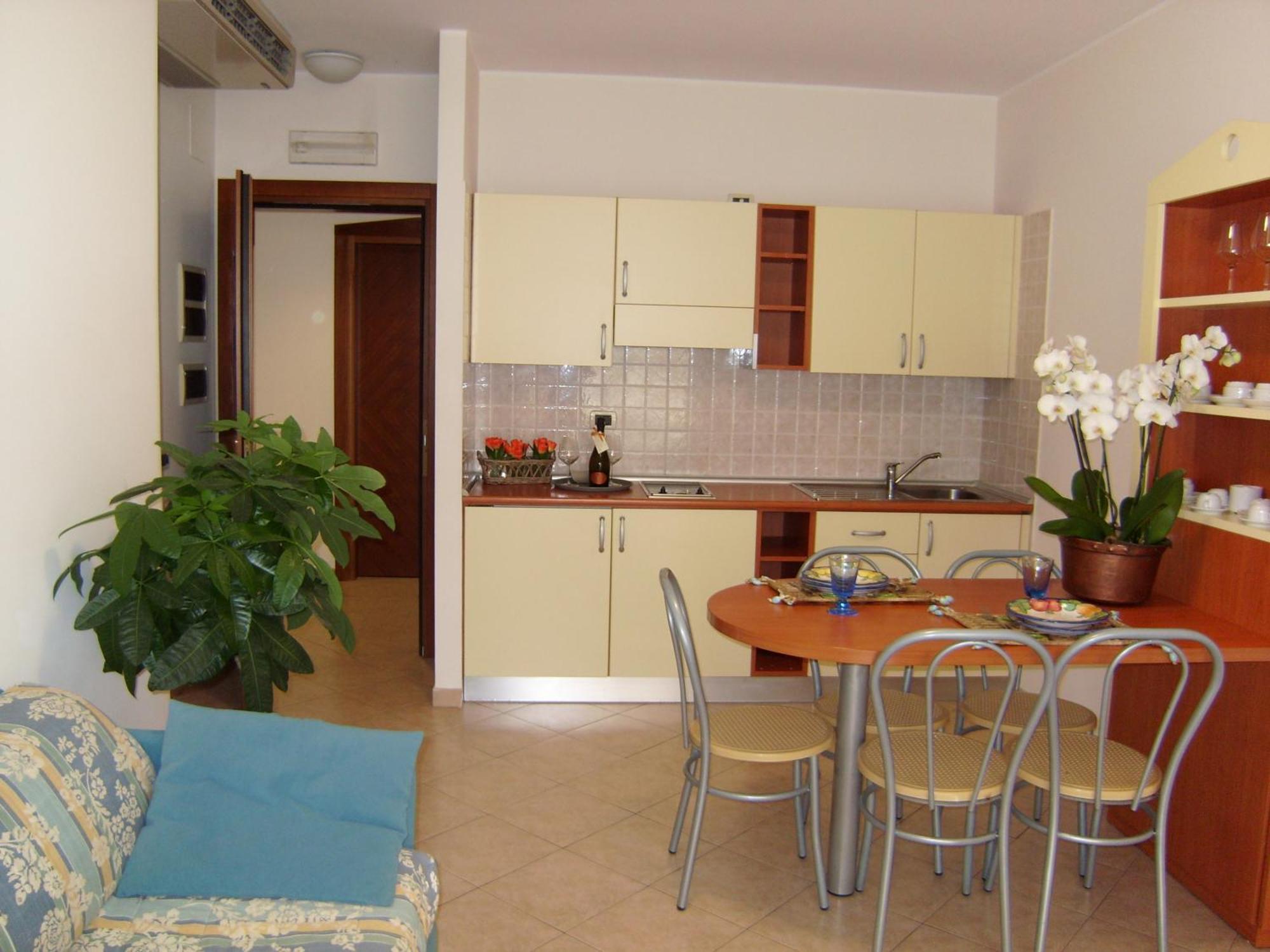 Residence Torre Del Mar Alba Adriatica Habitación foto