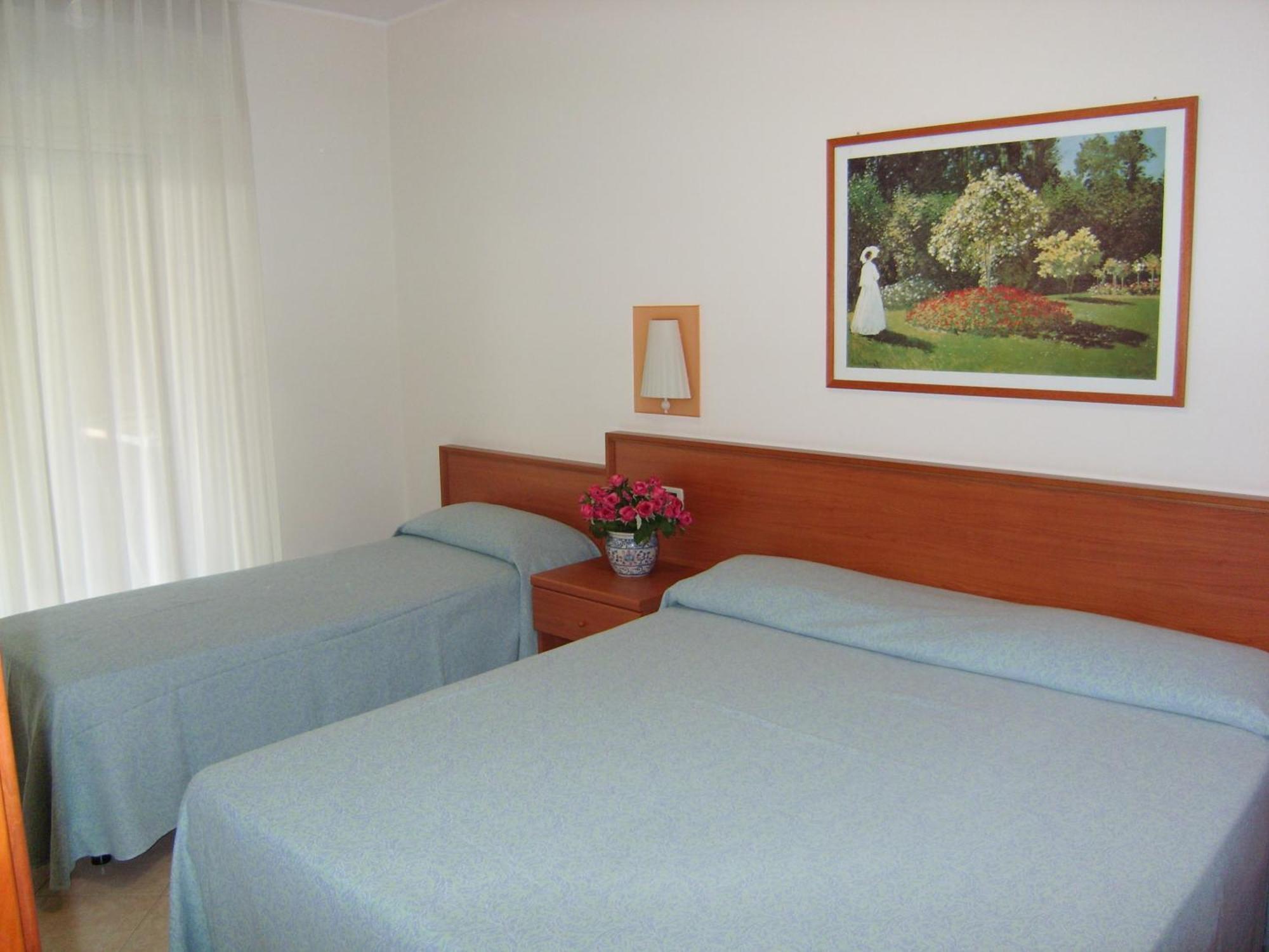 Residence Torre Del Mar Alba Adriatica Habitación foto